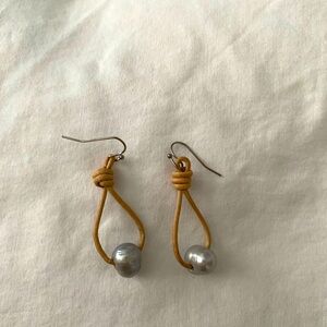 Pearl leather earrings